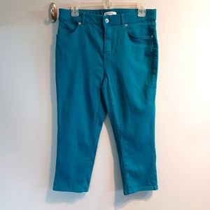 Beautiful teal stretch denim Isaac Mizrahi capris